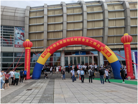 ������ʱ���������������ʻ�еװ��չ