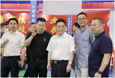 �������ʻ�еװ��չ